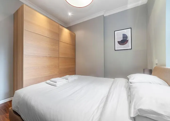 Bright&Spacious 1BDR Apt near Lakeside Road